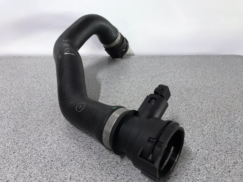 Нижний патрубок радиатора BMW Е46 М43 1.9 і Нижній  радіатора БМВ