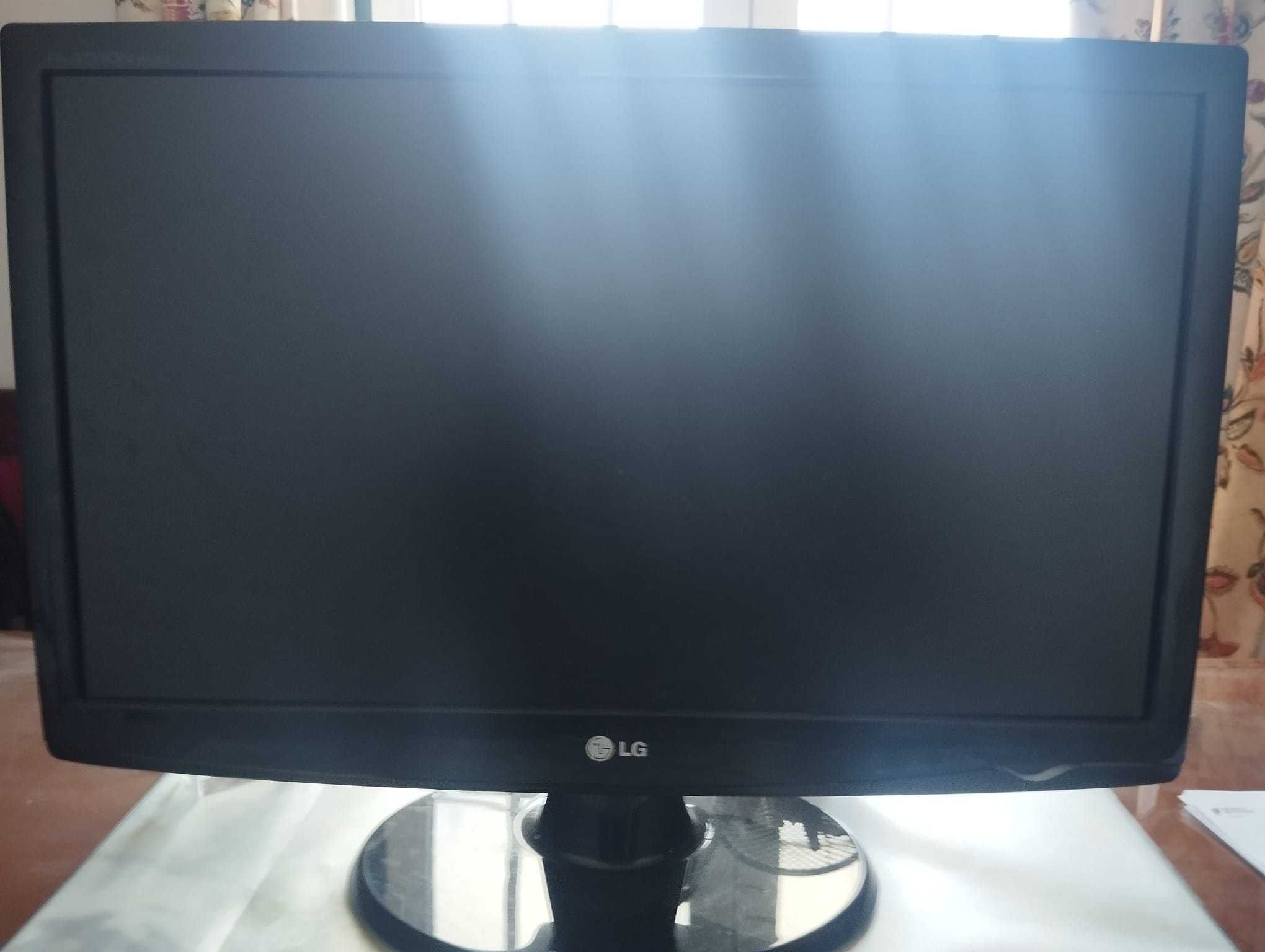 Monitores Benq e LG