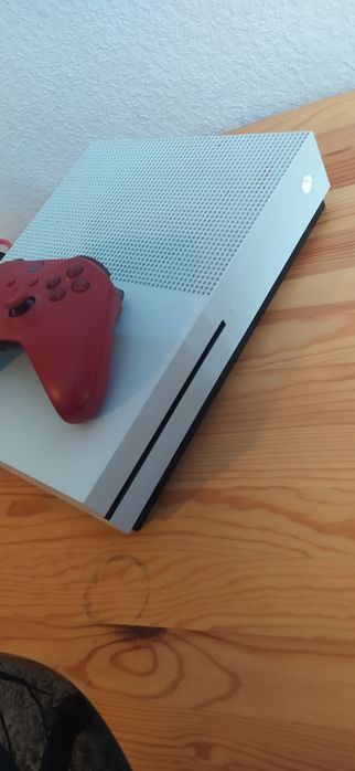 Продаю Xbox one S 1TB
