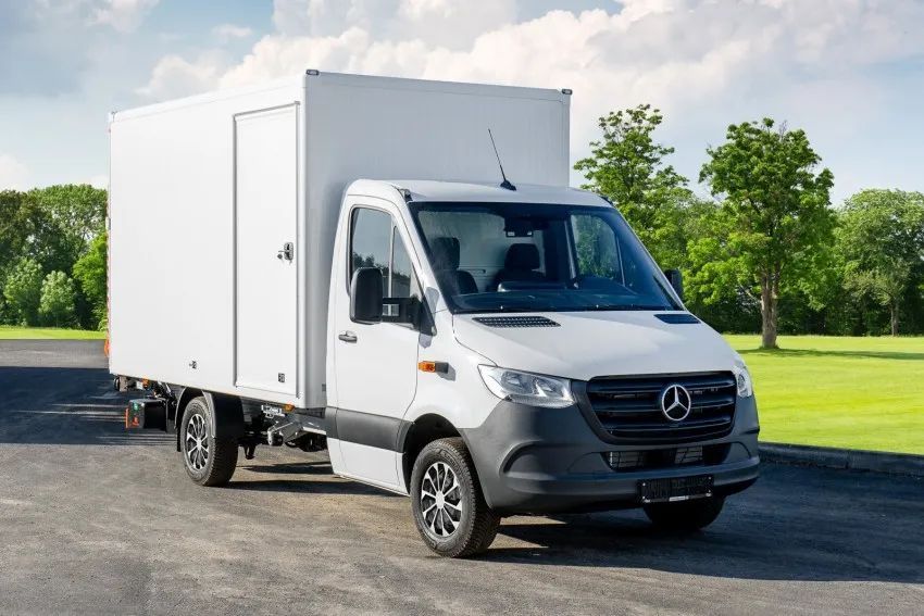 Mercedes-Benz Sprinter  Zabudowa kontenerowa / Blyss /
