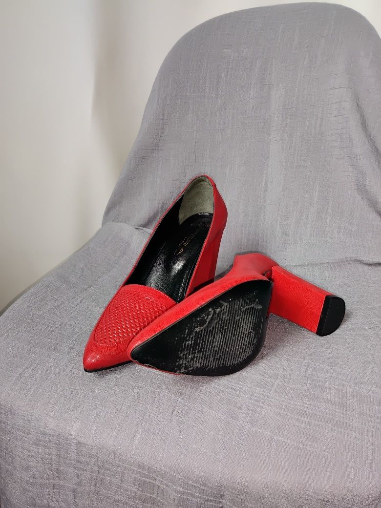 Туфлі жіночі червоні човники