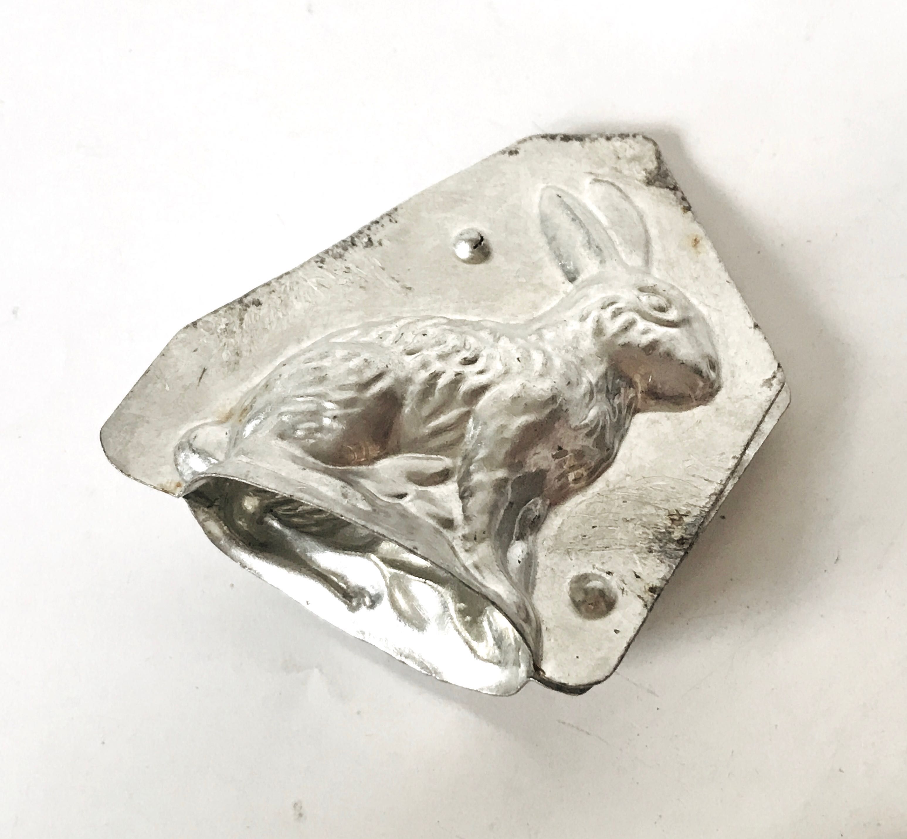 Mała foremka zajączek zając metalo do masła czekolady zabytek antyk