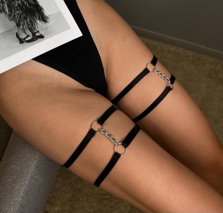 Гартеры на ножки красным цветом