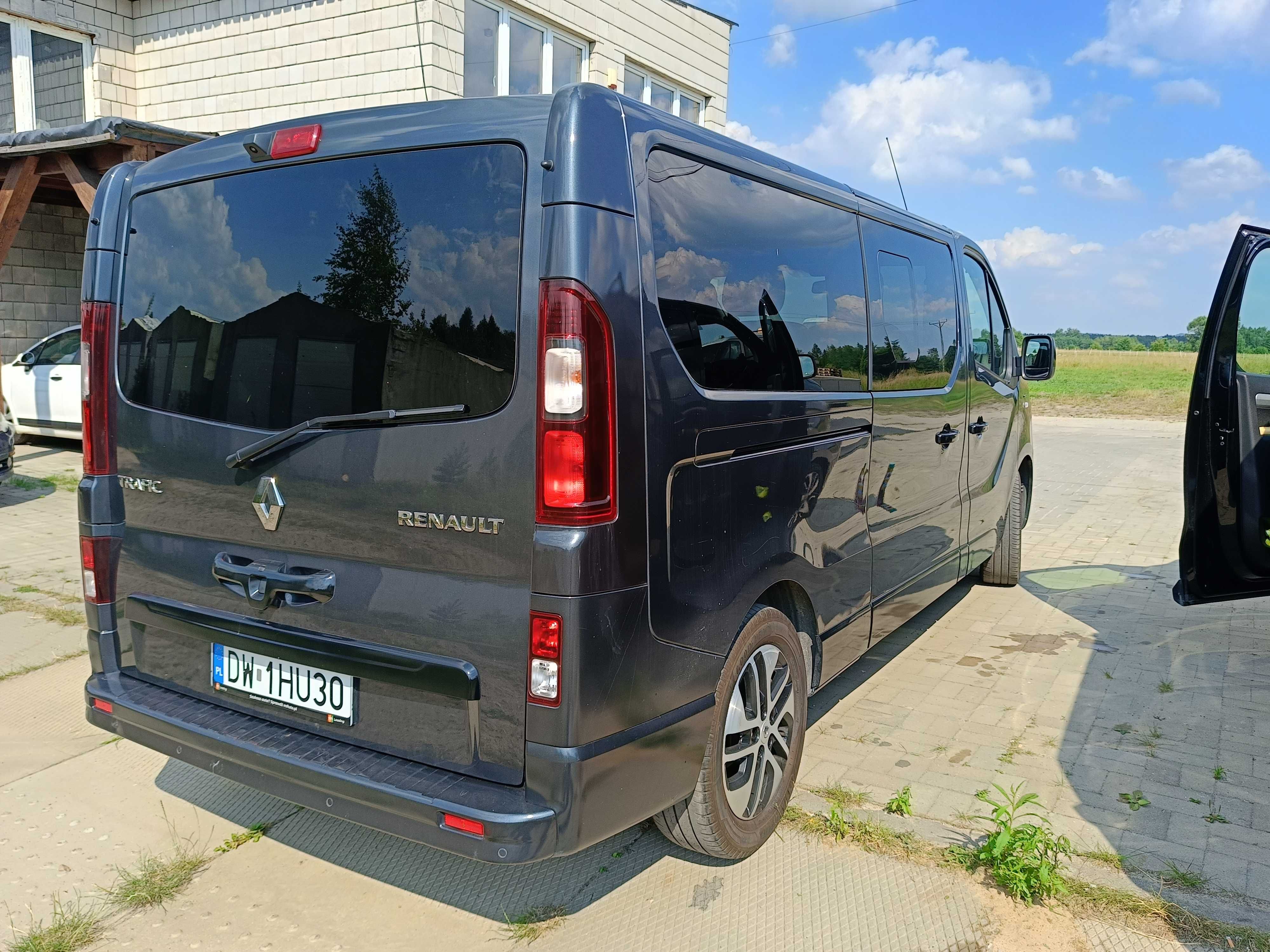 Wynajem BUSA 7-9 osób RENAULT Trafic SpaceClass VIP