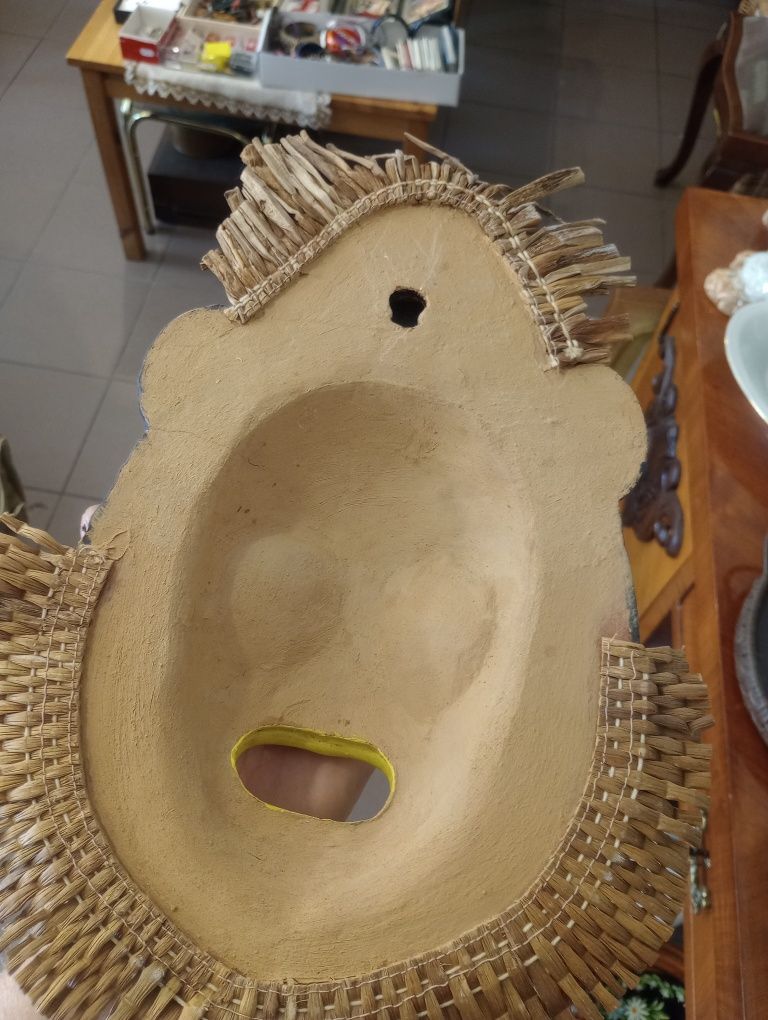 Piękna maska z ceramiki Cuba