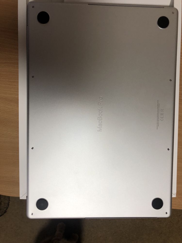 MacBook m1 max 16" / 1tb/32gb.