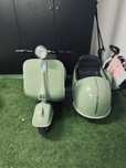Vespa Piaggio com carro lateral