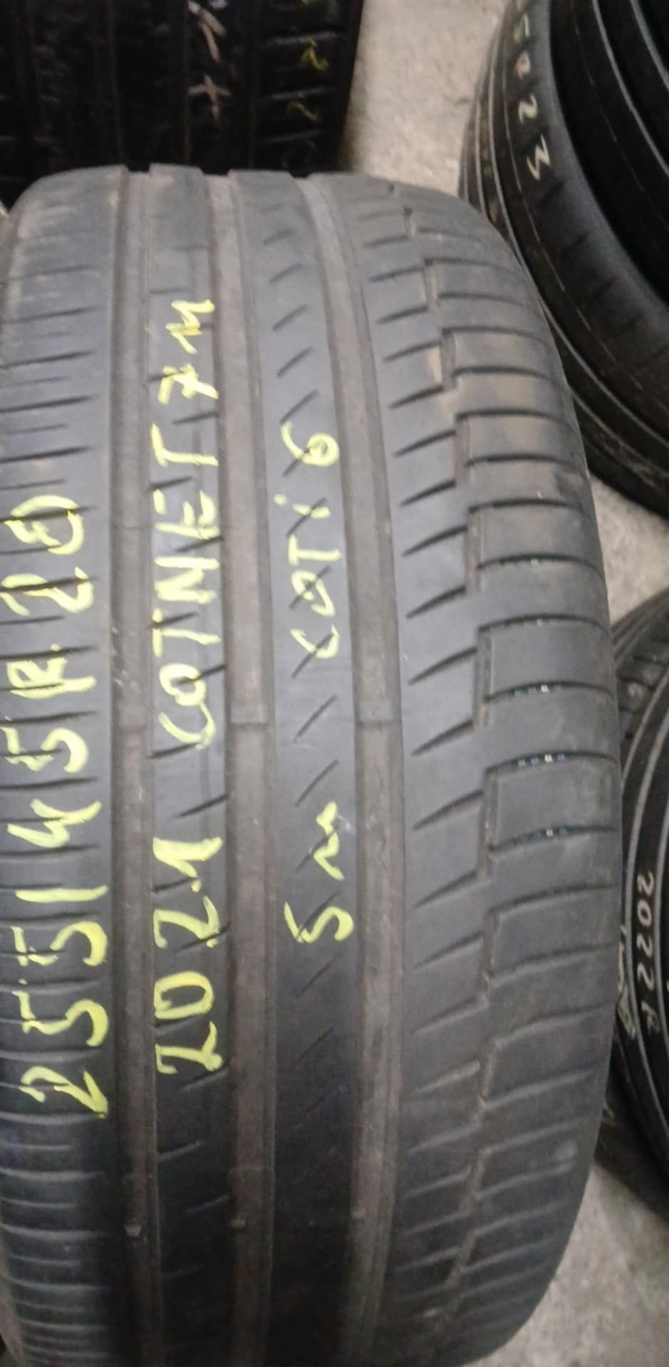 Opony 255/45/R20