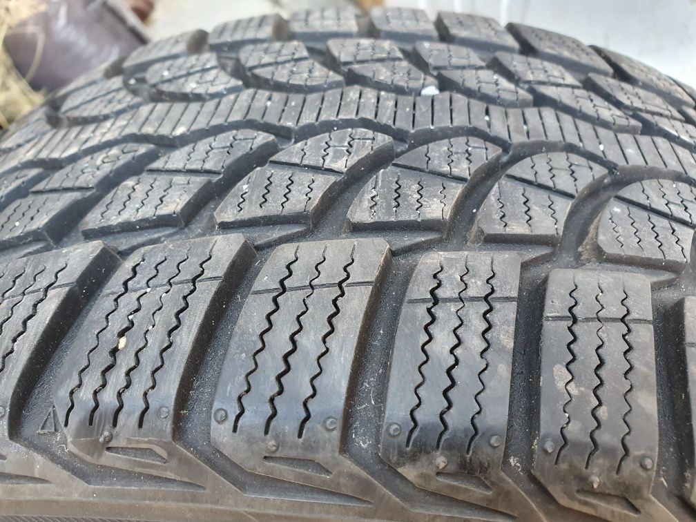 Opony Zimowe Bridgestone Blizzak Lm32  215.45.16 90V