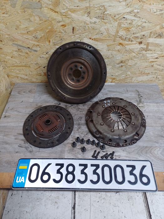 Volkswagen T-4 2.4 комплект сцепленя корзина маховик