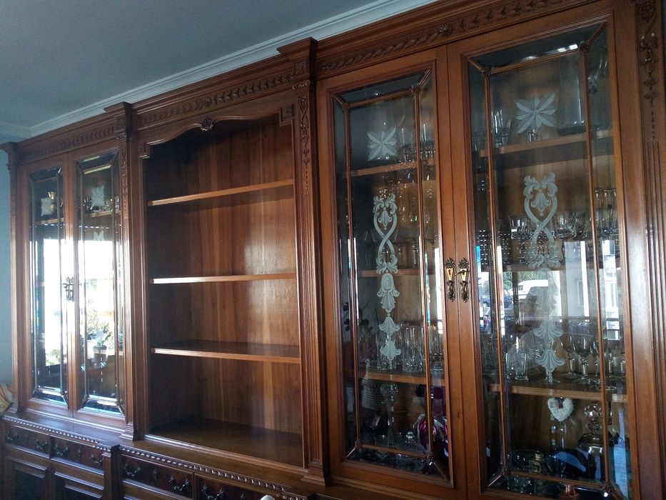 Móvel clássico feito à mão