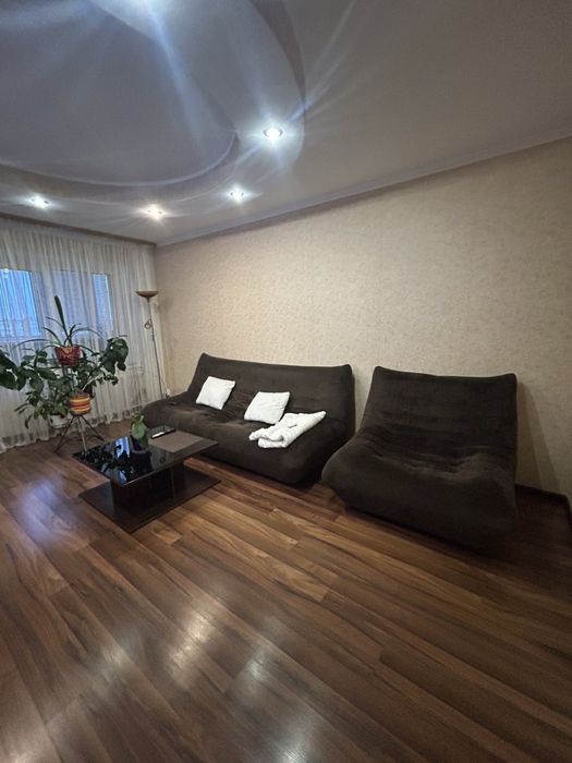 Продаж 4 кімнатної квартири .вул Незалежеості