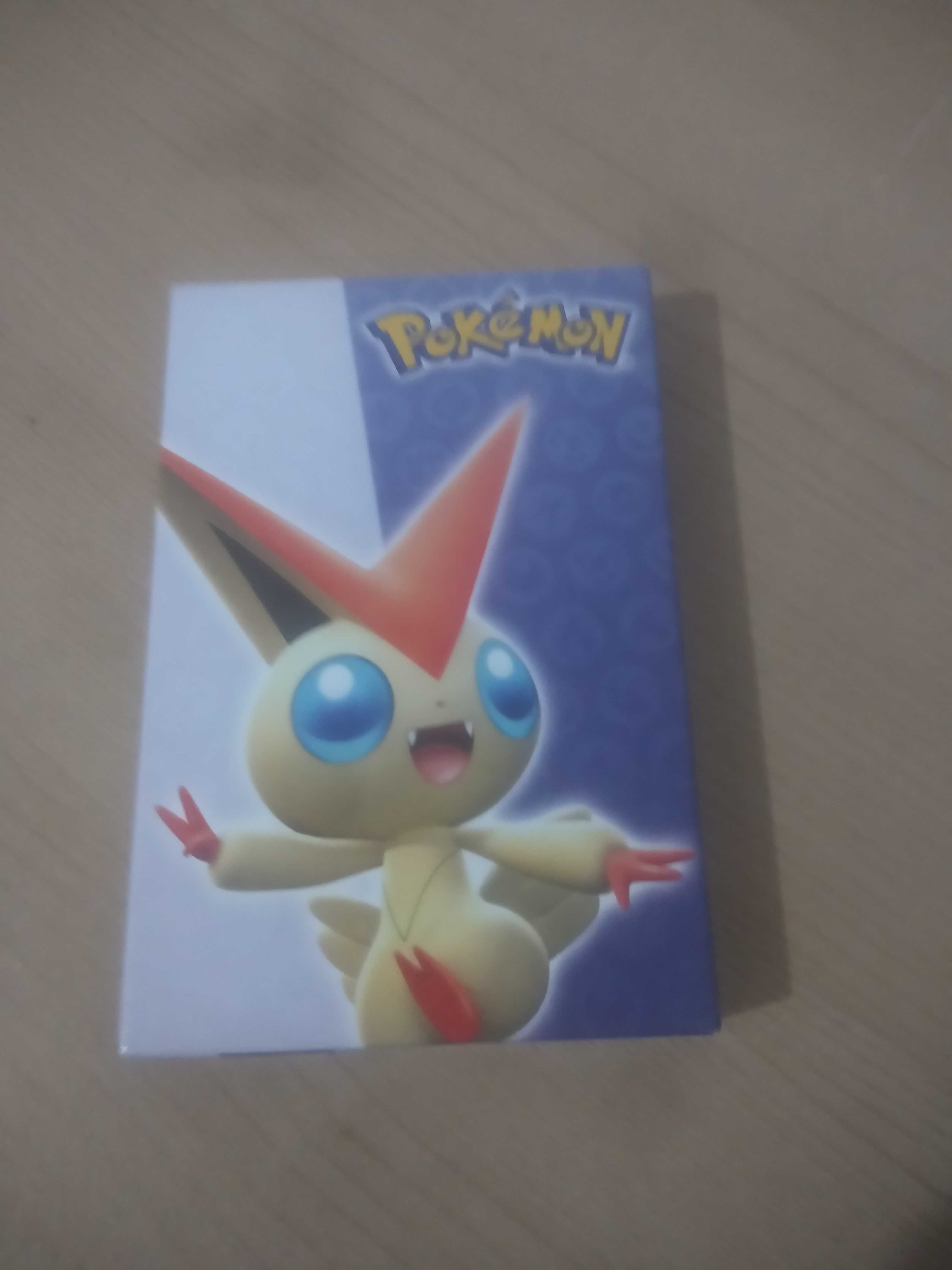 Bonecos Pokémon com cartas pokemon