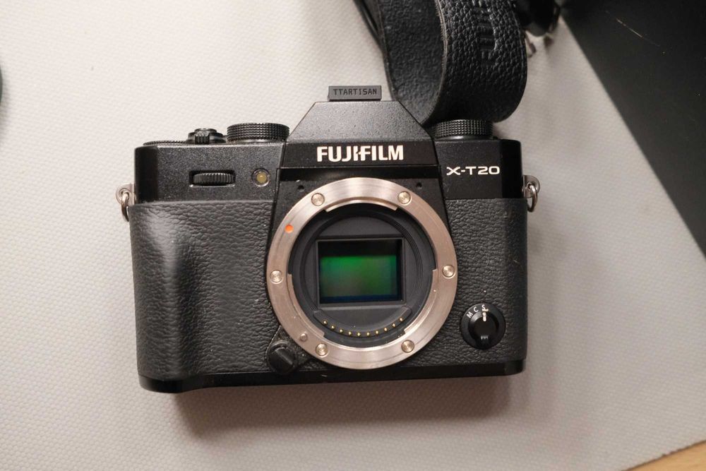 Fujifilm X-T20 body z gripem