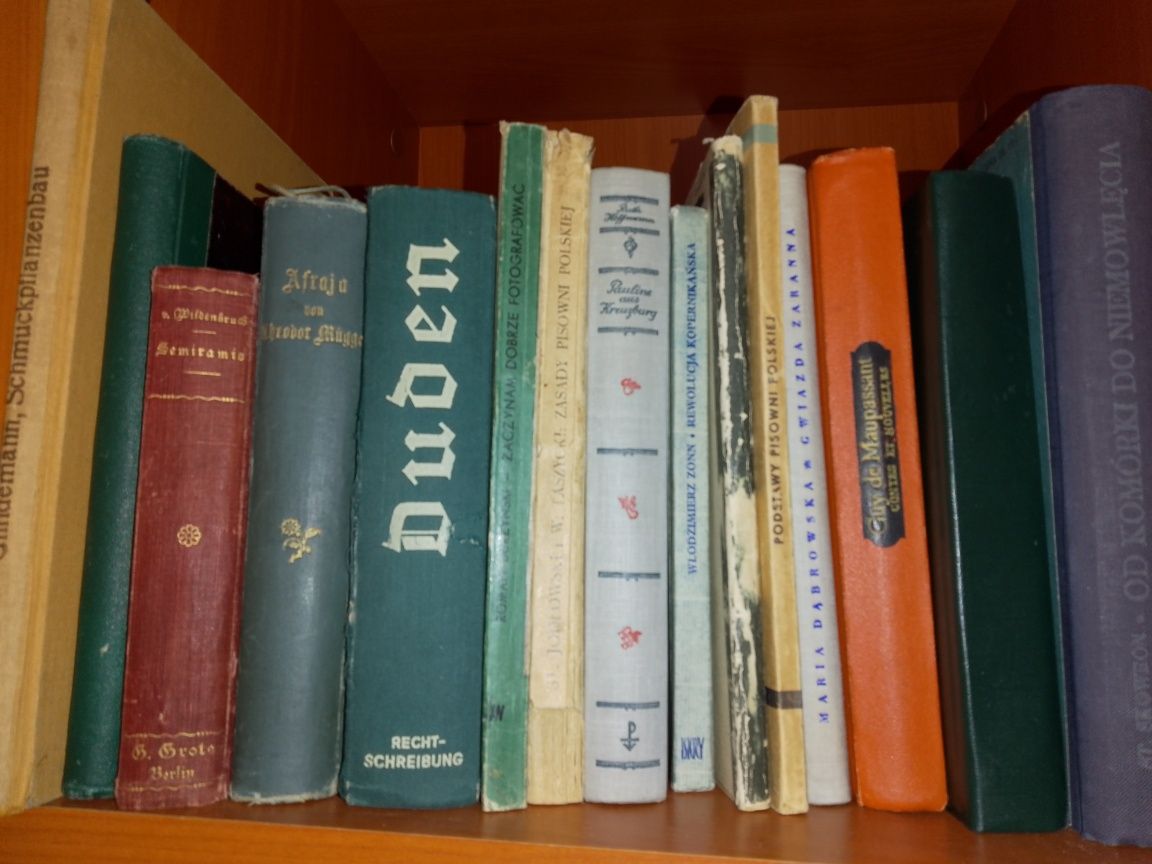 Kolekcja zabytkowych książek przedwojenne i powojenne