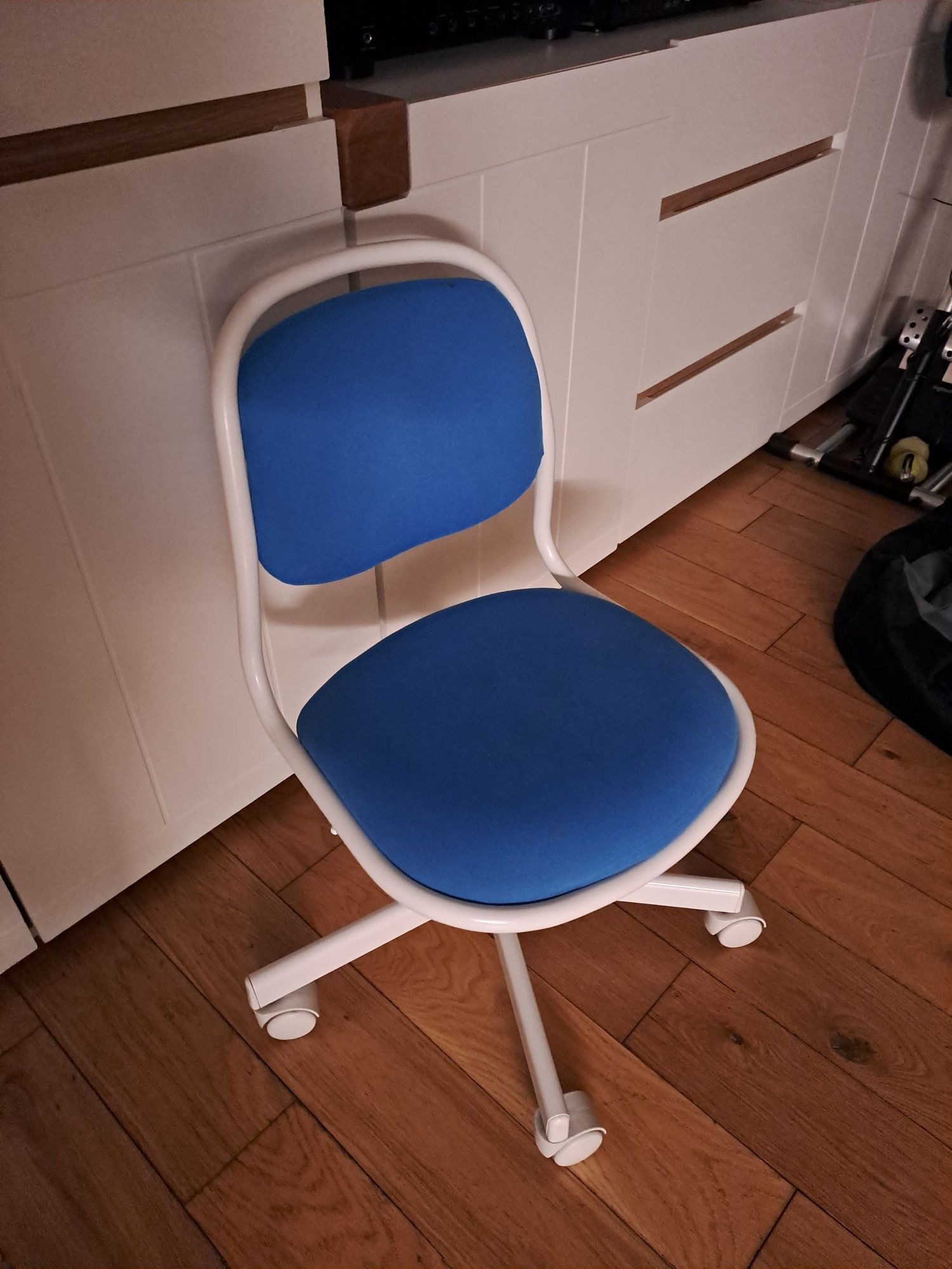 ÖRFJÄLL Dziecięce krzesło biurowe ikea niebieskie
Dziecięce krzesło bi