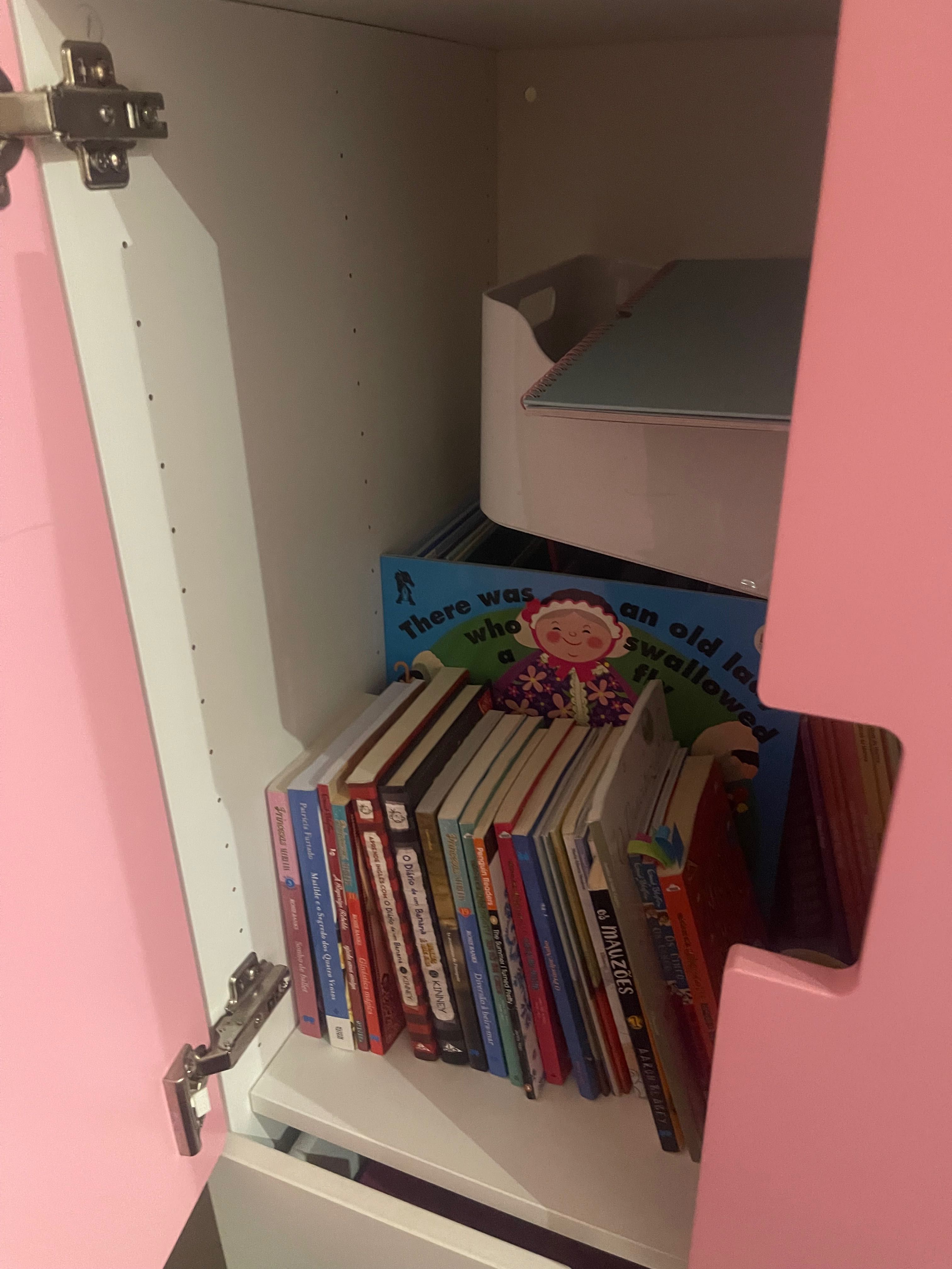 Roupeiro ikea cor de rosa