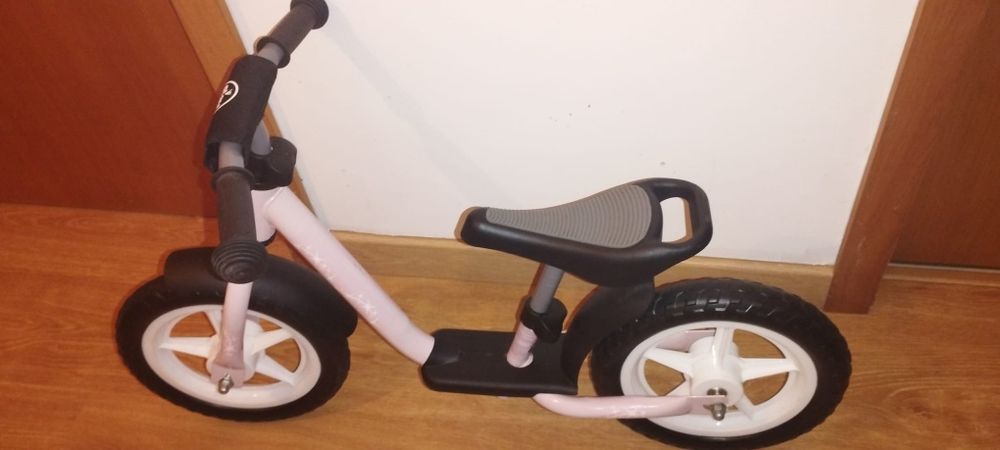 Primeira bicicleta infantil
