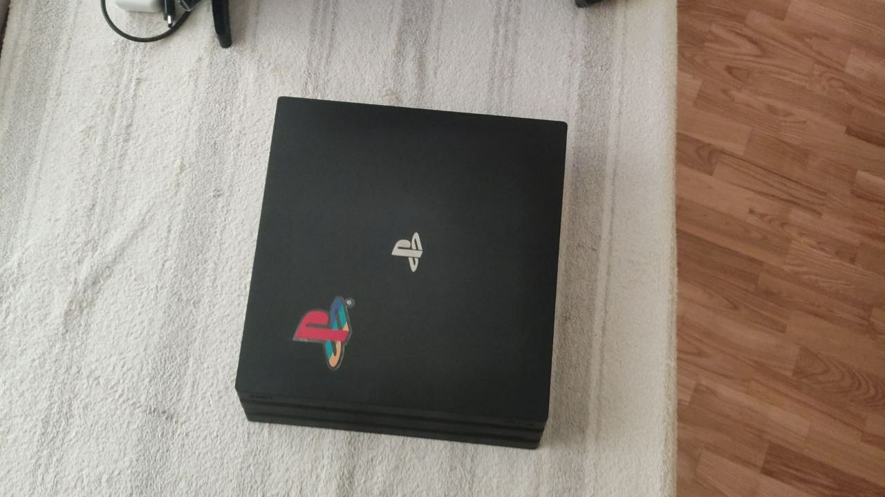 Продам свою ps4 pro 1tb