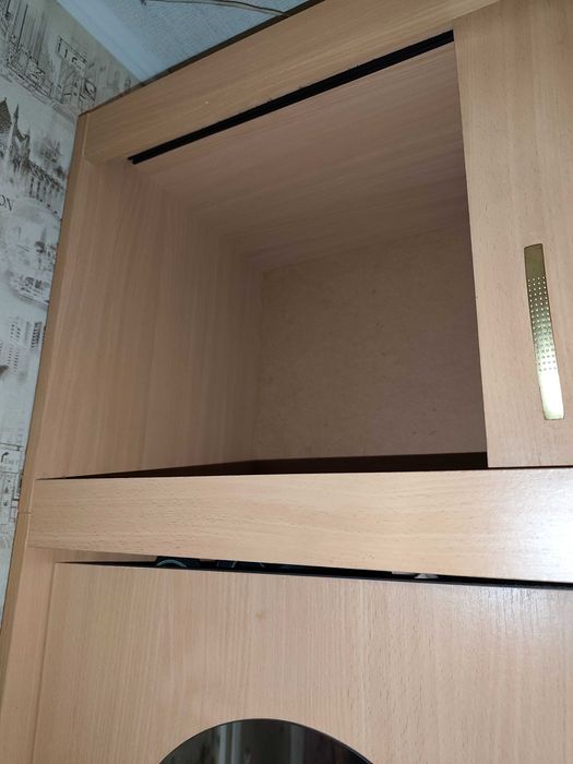 Шафа у коридор з дзеркалом