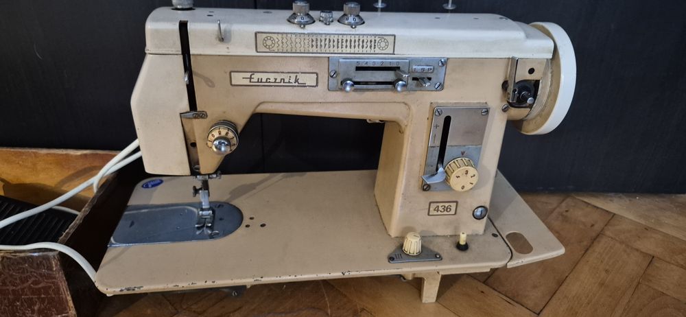 Sprawna maszyna Łucznik PRL do szycia