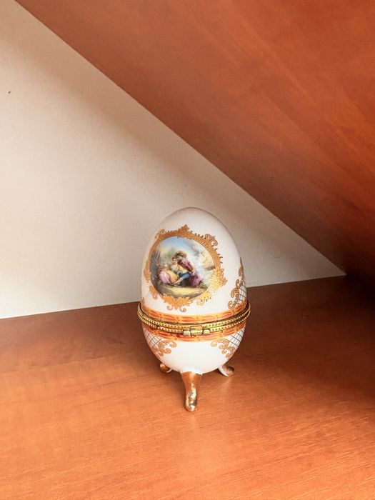 Porcelanowa szkatułka