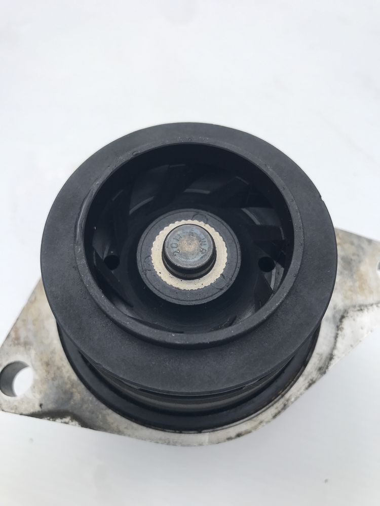 Помпа Гольф 4 1.6 v16