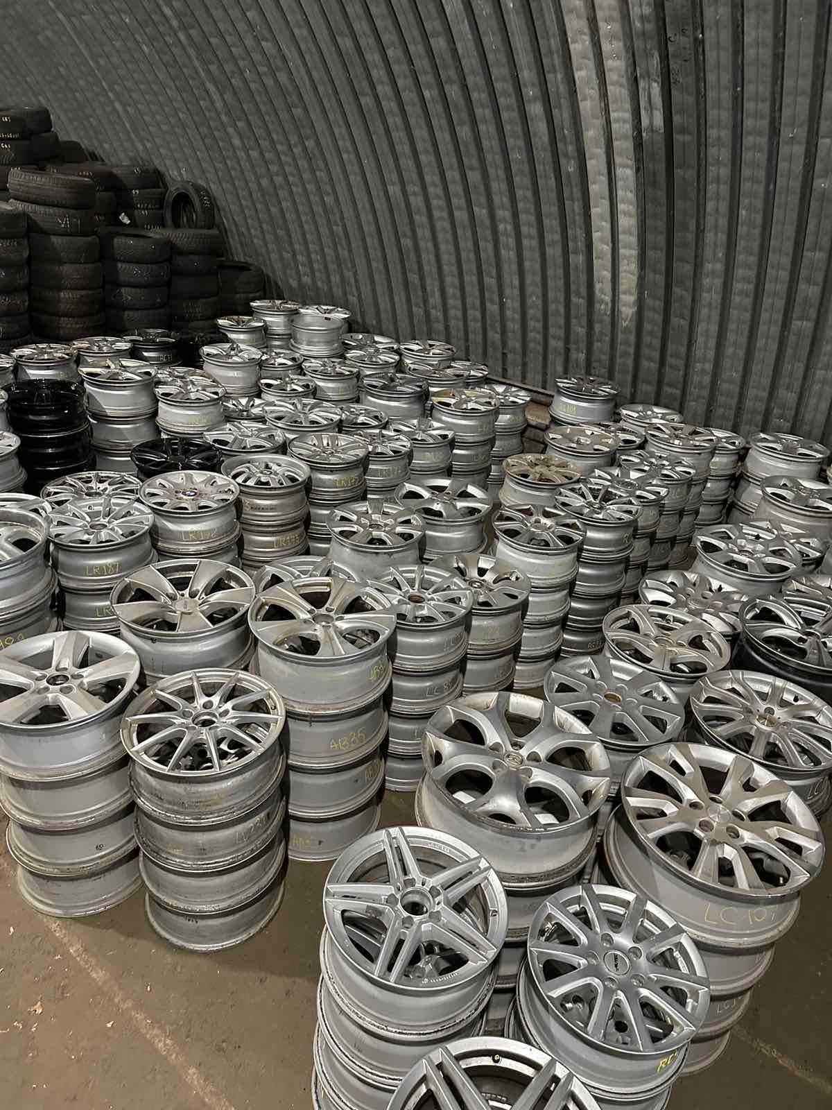великий склад дисків на авто 5x112 r16 VAG