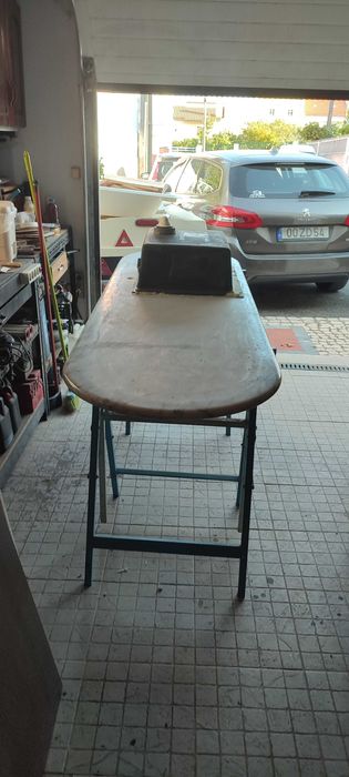 Pedra para bancada de cozinha com pia cerâmica incorporada