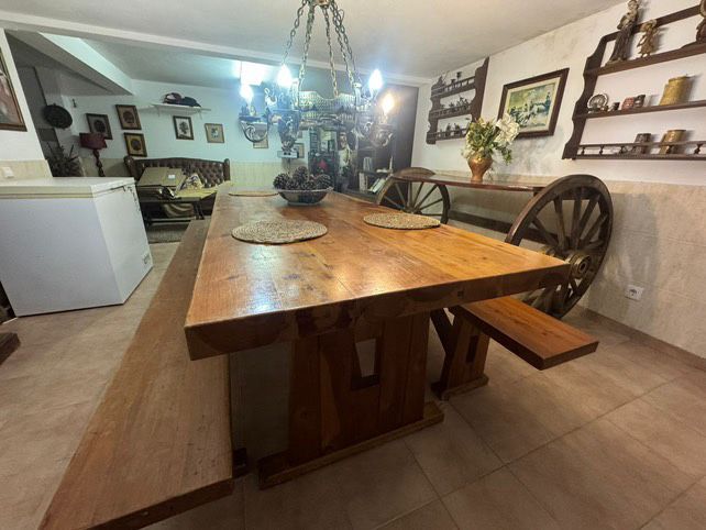 Mesa de madeira macica