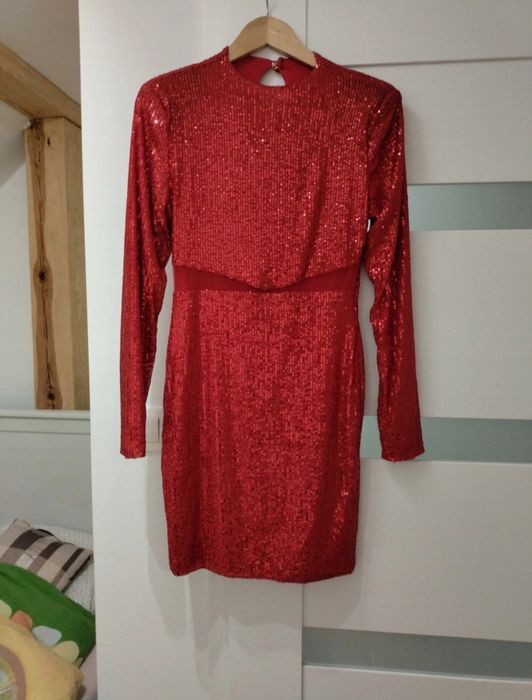 Piękna czerwona sukienka