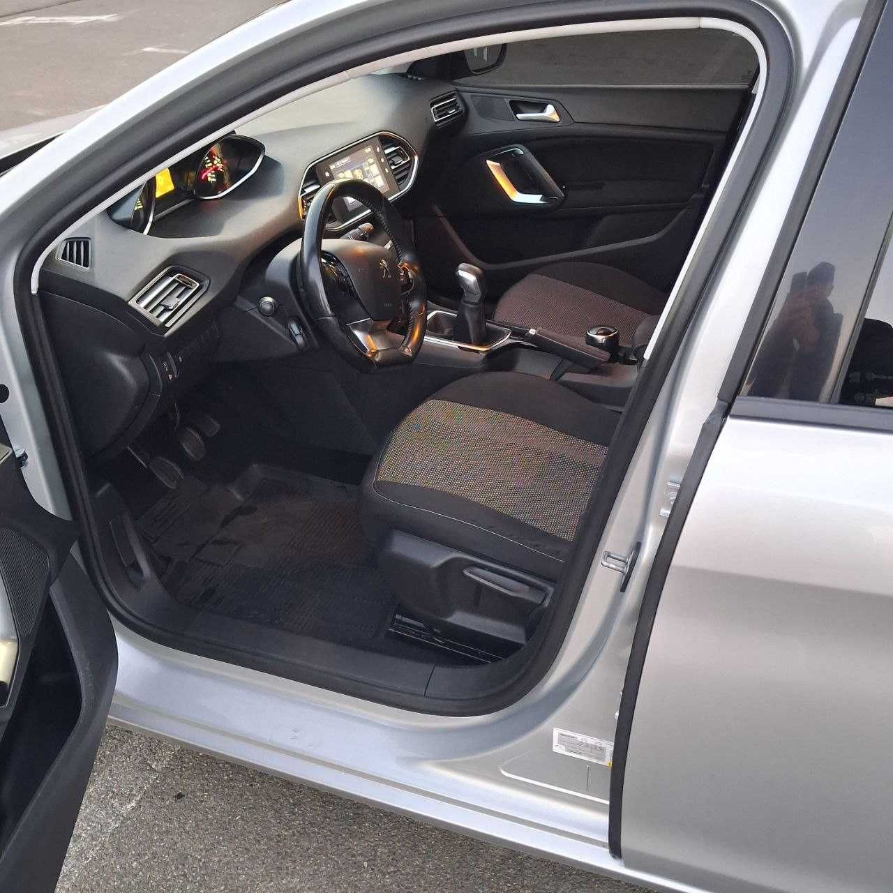 Офіційний Peugeot 308 II покоління 1.6D MT 2016 р.