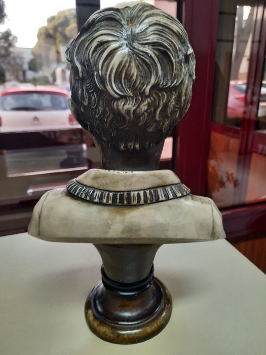 Busto decorativo antigo