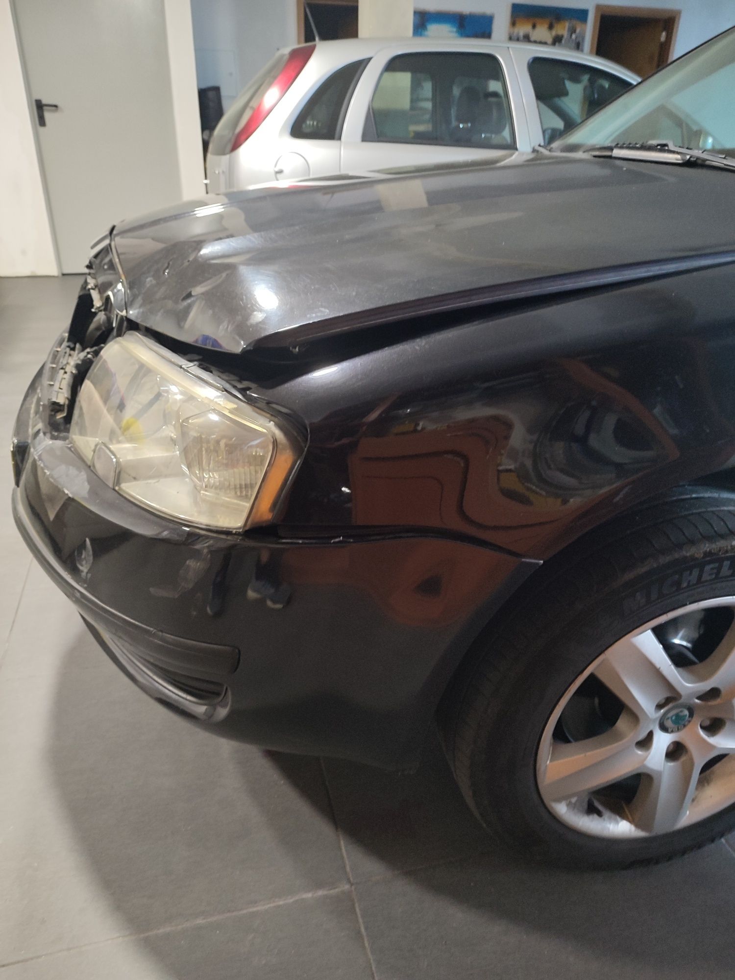 Skoda superb com toque frontal ( chapa) não afetou mecânica e motor