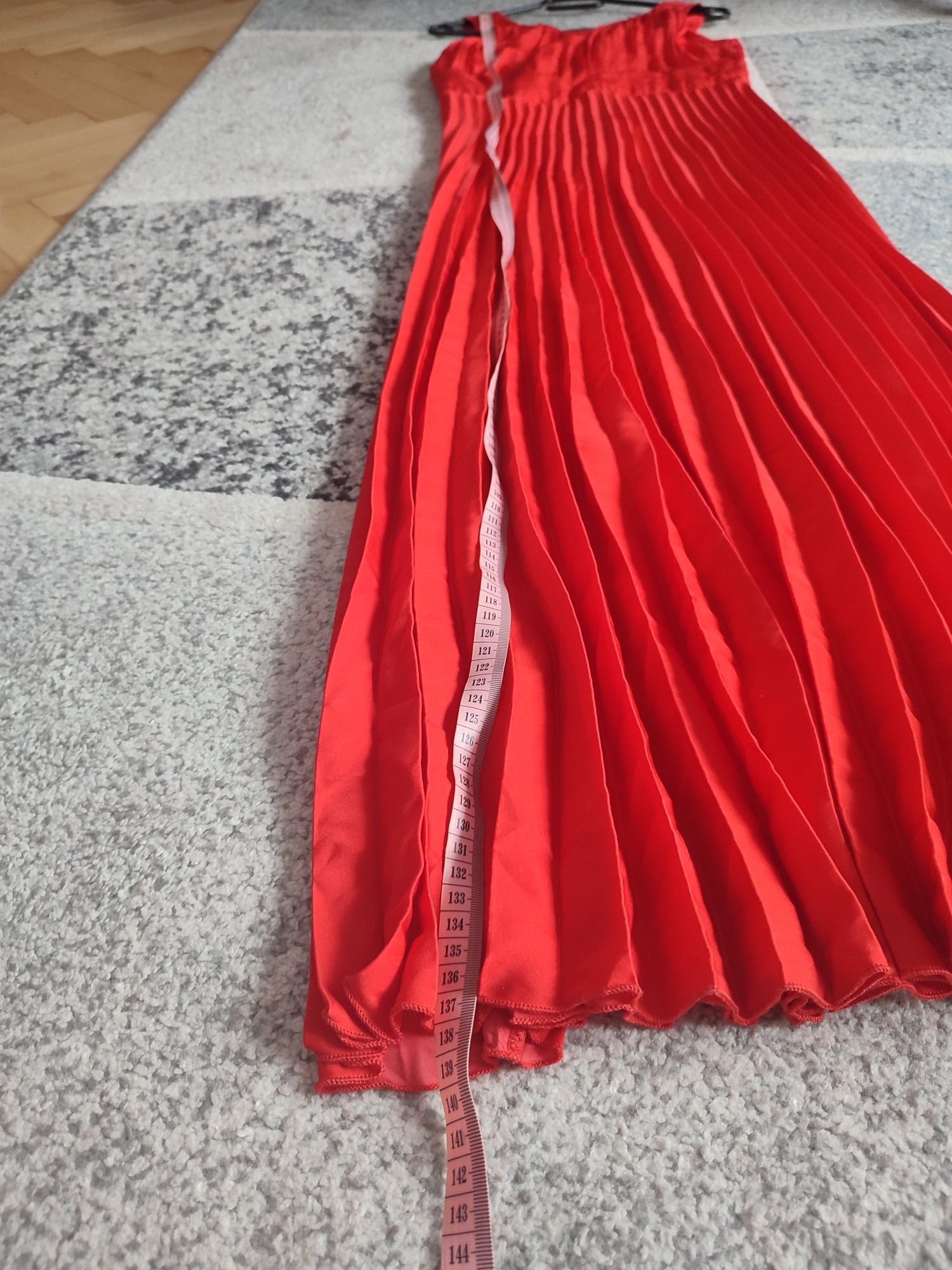 Sukienka czerwona maxi Reserved r.38