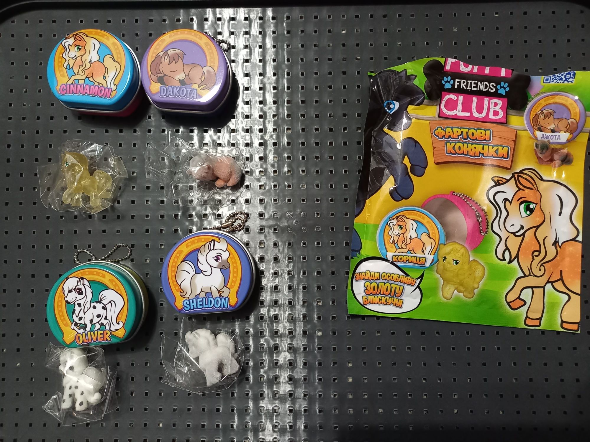 Hello kitty гарнюні, you you (панди і дельфіни) ,puppy friends club.