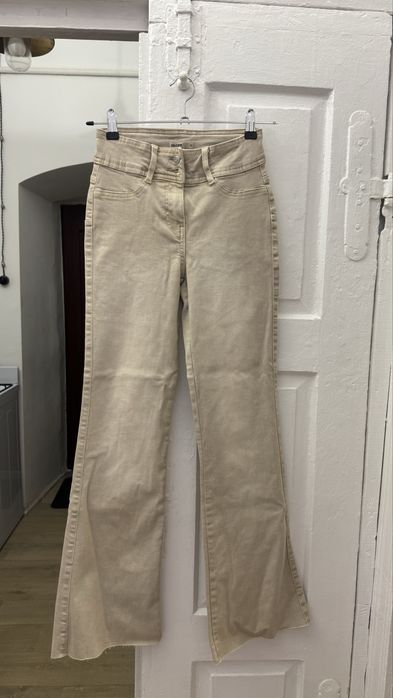 Нові джинси кльош cropp