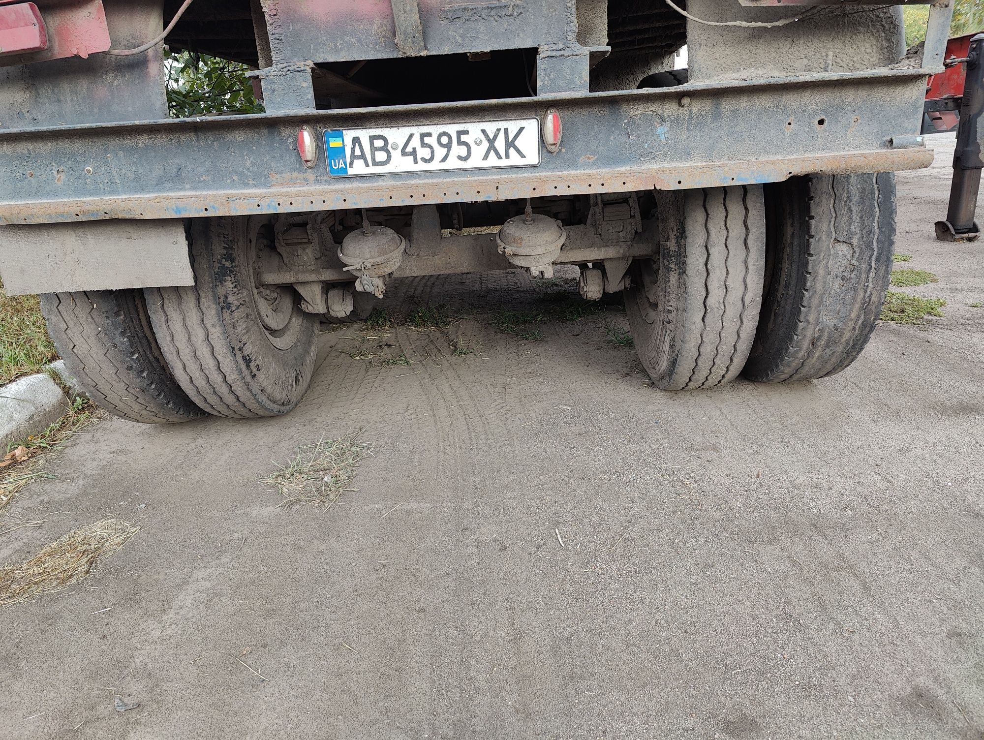 Напівпричіп бортовий КЗАП 9385