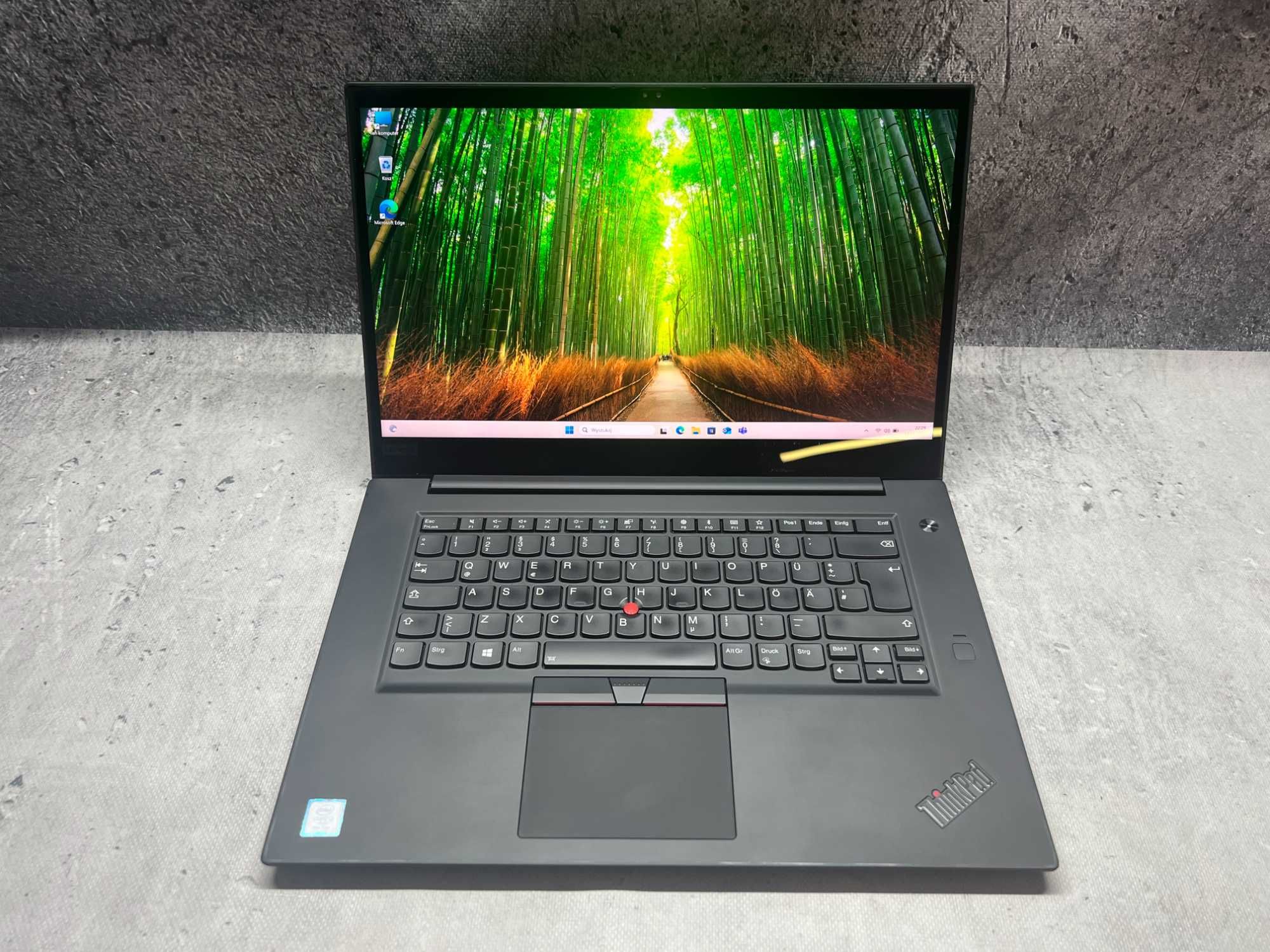 ThinkPad X1 Extreme / i7 8850H 4.3 GHz / 32GB DDR4 / 2TB SSD / 15.6 4K