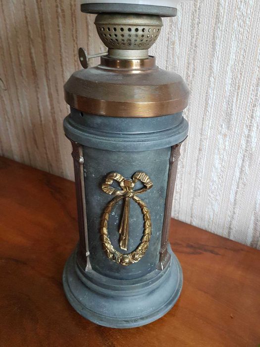 Zabytkowa lampa naftowa
