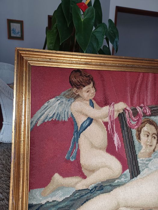 Quadro com bordado da ilha da Madeira e moldura em madeira