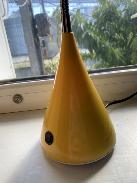 Настільна лампа