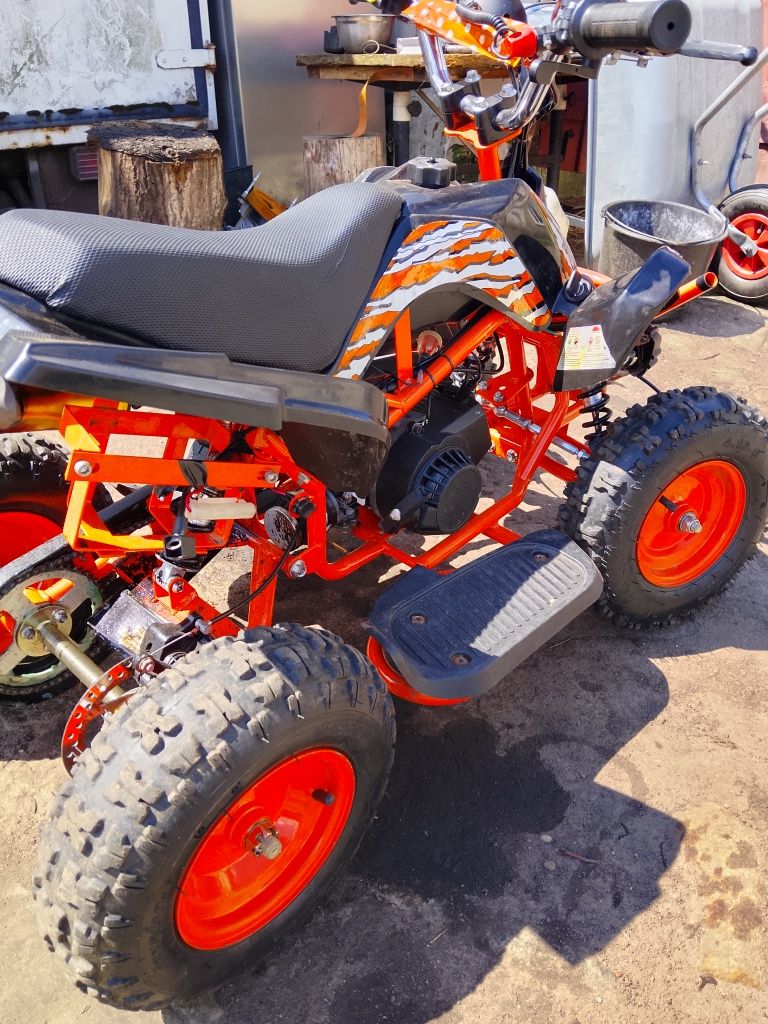 Quad spalinowy czerwony