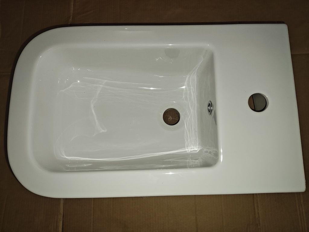 Bidet wiszący Globo + misa ustępowa wisząca Villeroy & Boch