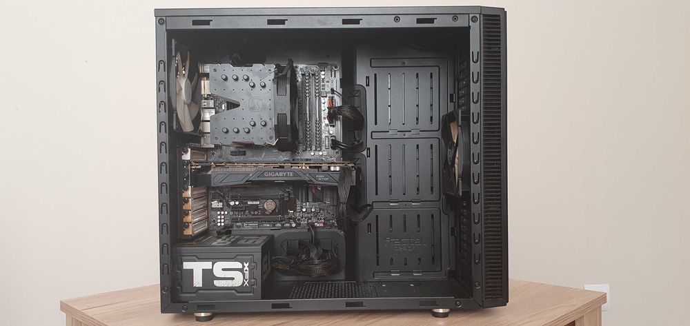 Komputer PC (GTX 1080, Intel Core i5-7600K)