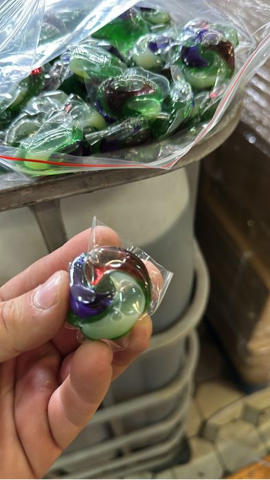 Kapsulki do prania na wzór ariel/ vizir 900 szt