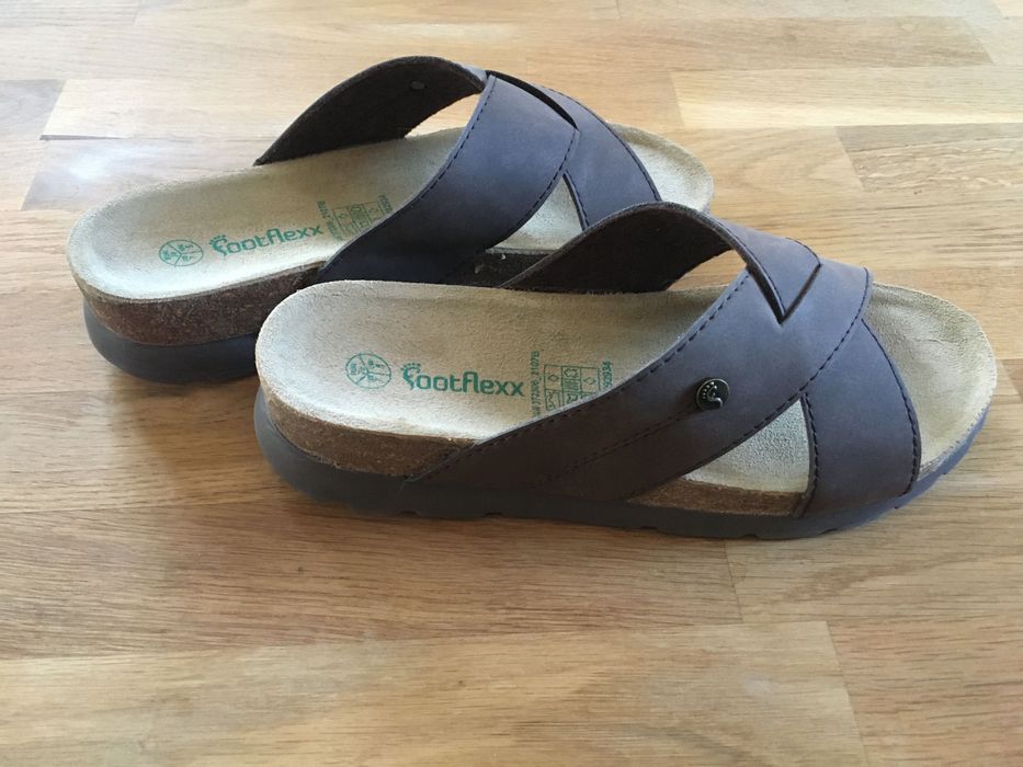 Nowe skórzane klapki Footflexx rozmiar 38