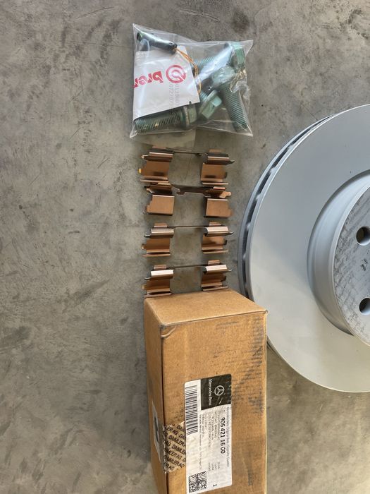 Комплект гальма перед колодки тормозні диски датчики w906w907 Sprinter