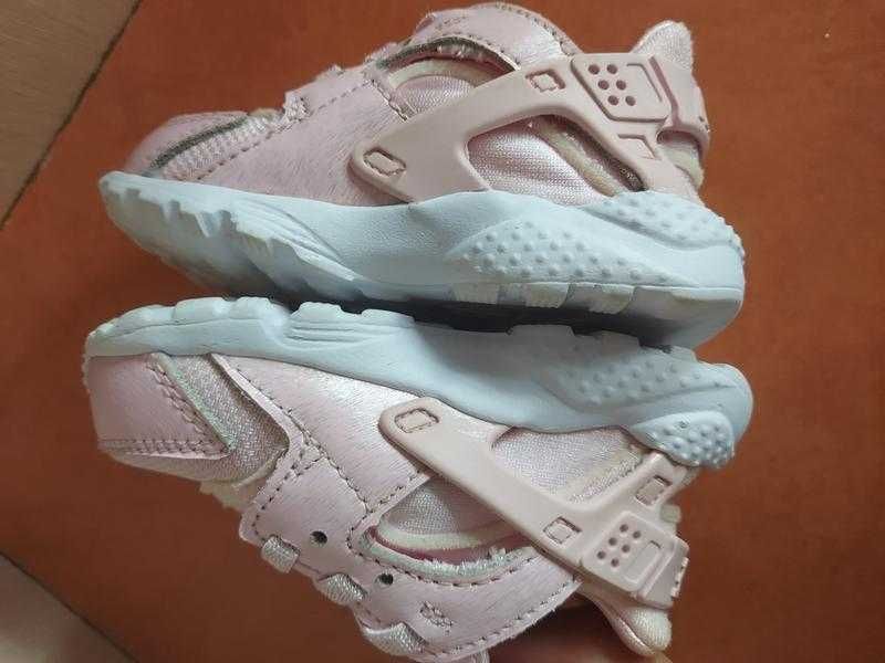 Дитячі кросівки nike air toddler girls huarache run se sneakers