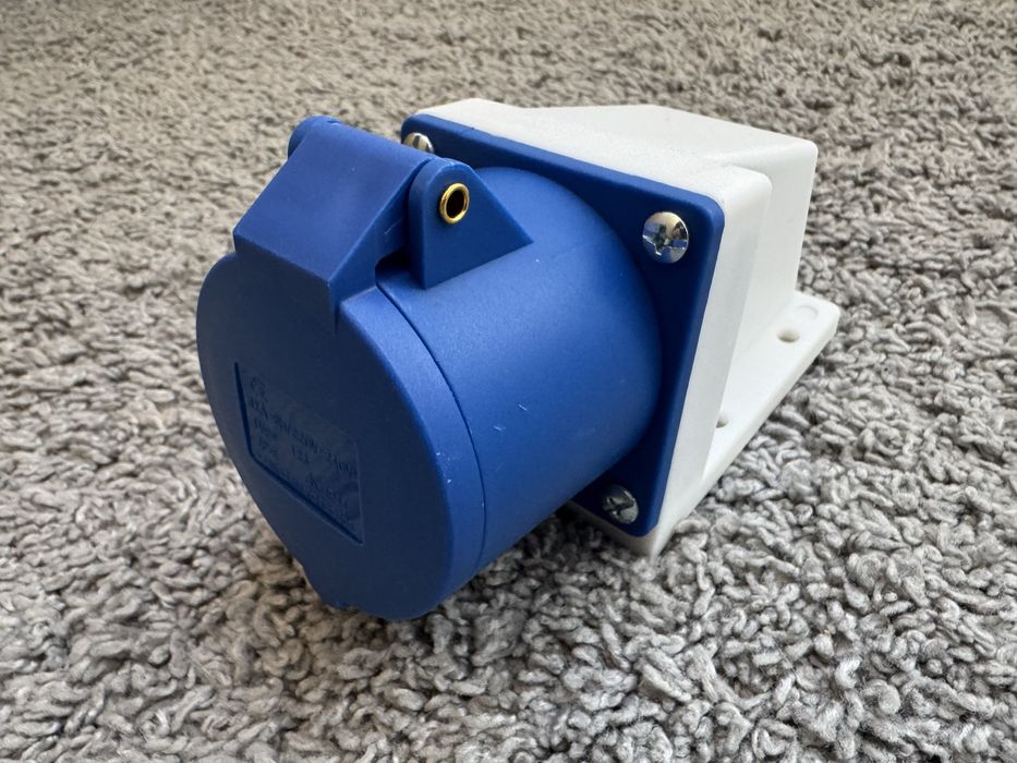 Якісна та надійна настінна силова розетка на 32 ампера. Розетка 223